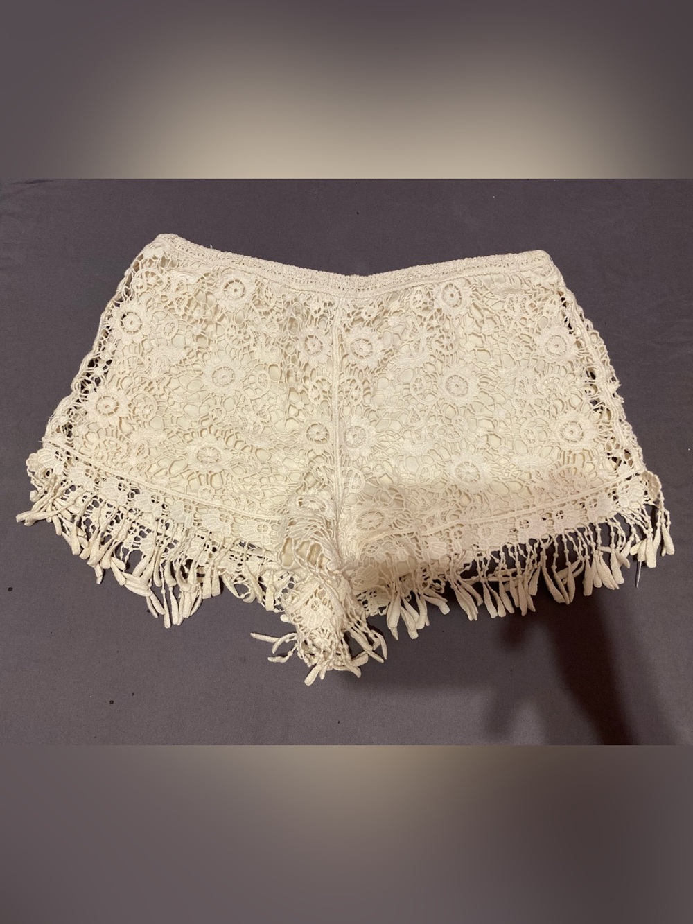 Forever21 cream lace fringe hem shorts elastic waistband, size medium